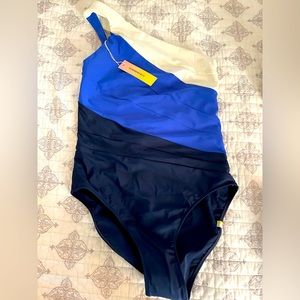 New with tags summersalt sidestroke bathing suit! Size 6